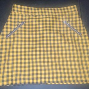 F21 black & yellow gingham skirt. Size S. No tags but practically brand new!